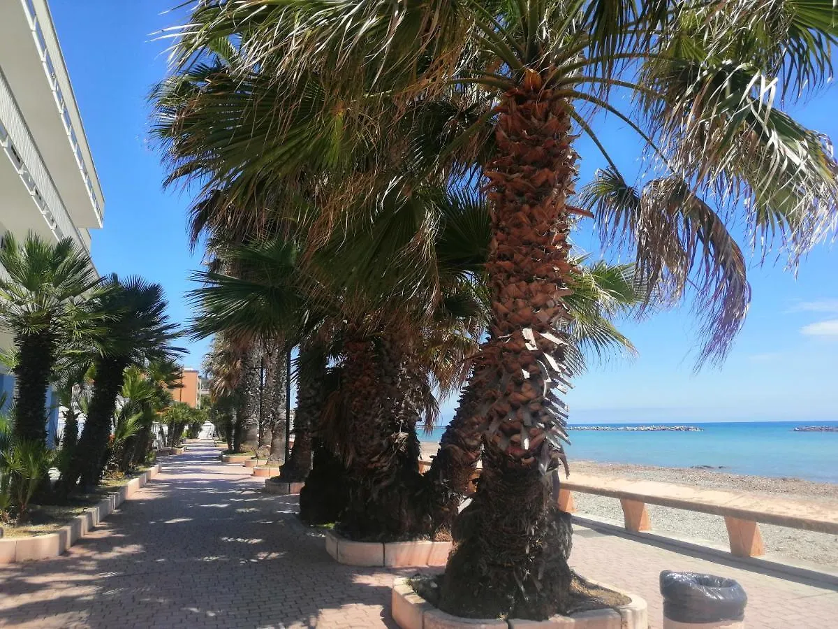 Apartment Casa Lorena A 50 Mt Dal Mare San Bartolomeo Al Mare